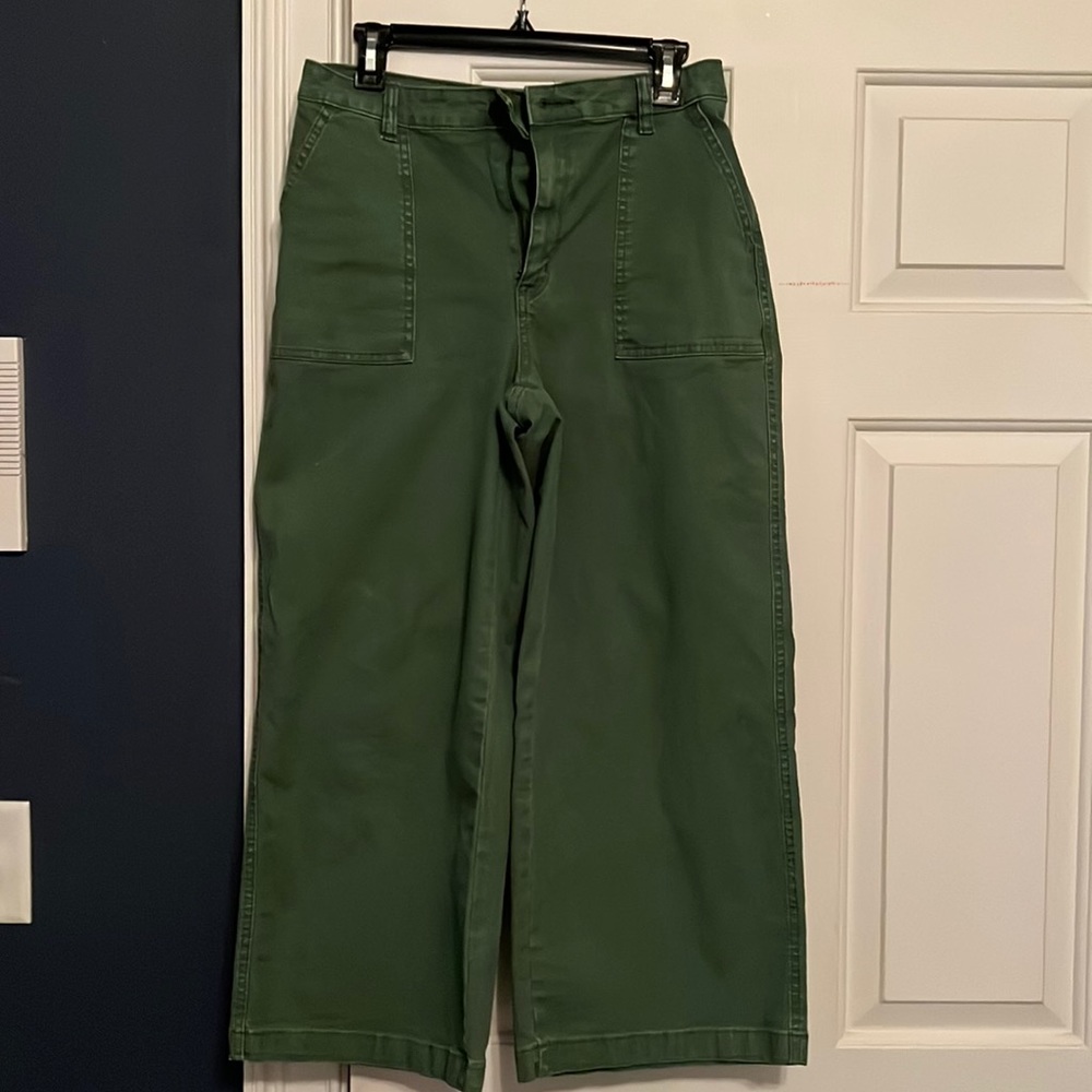 High waisted Green 90s style cropped pants